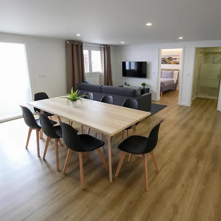 Semesterbostad Serenity House With Garden *
