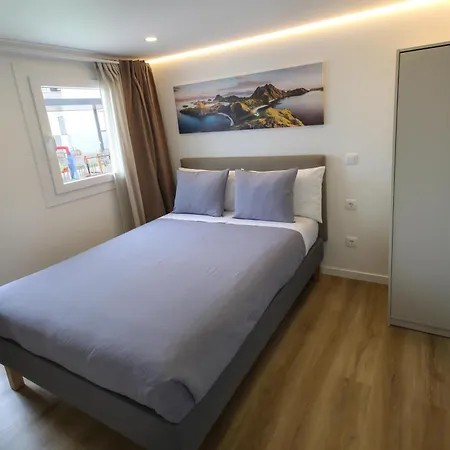 Semesterbostad Serenity House With Garden *