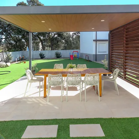 Serenity House With Garden 파티마